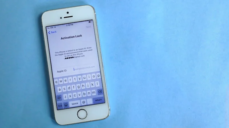 iPhone bloqueado mostrando pantalla de Activation Lock